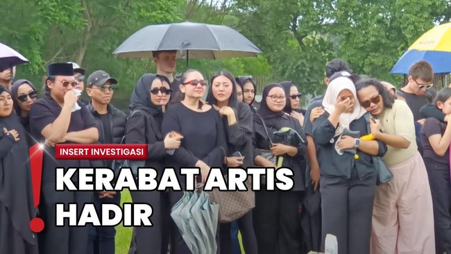 Momen Keluarga-Sahabat Antar Lula Lahfah ke Peristirahatan Terakhir