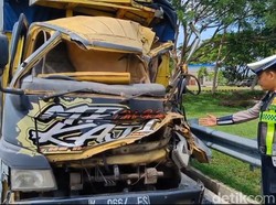 Truk Muat Beras Tabrak Tronton di Tol Paspro, Kernet Tewas
