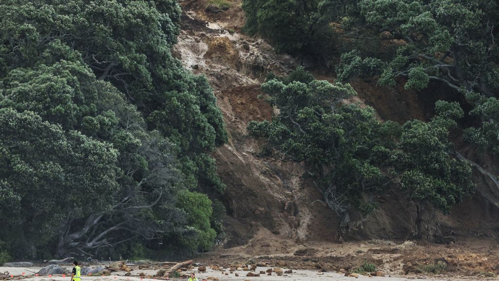 Pencarian Korban Hilang Longsor Selandia Baru Terkendala Kondisi Medan