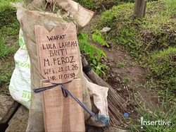 7 Momen Pemakaman Lula Lahfah Diiringi Isak Tangis Keluarga & Sahabat