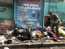 Lapak Sol Sepatu-Permak Jin di Jalan Dr Sardjito Mulai Dibongkar Pagi Ini