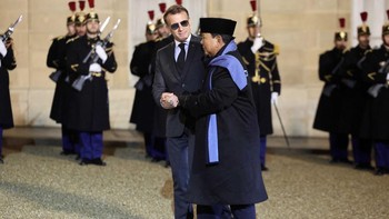 FOTO: Prabowo Disambut Emmanuel Macron di Istana Elysee