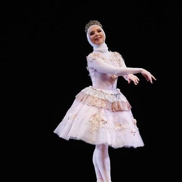 Profil Stephanie Kurlow, Balerina Berhijab Pertama yang Menginspirasi Dunia