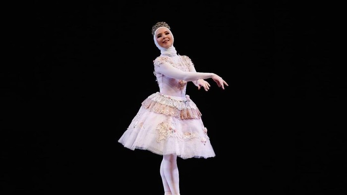 Profil Stephanie Kurlow, Balerina Berhijab Pertama yang Menginspirasi Dunia