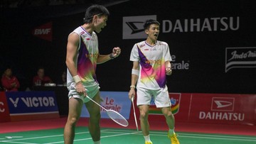 Kabar Sport CNN Terbaru : Ramai Suporter, Raymond/Joaquin Butuh 20 Menit untuk Jalan 200 Meter