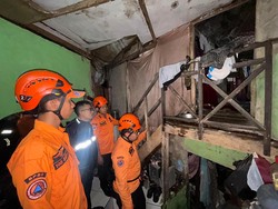 Hujan Deras Picu Longsor di Megamendung Bogor, 1 Warga Terluka