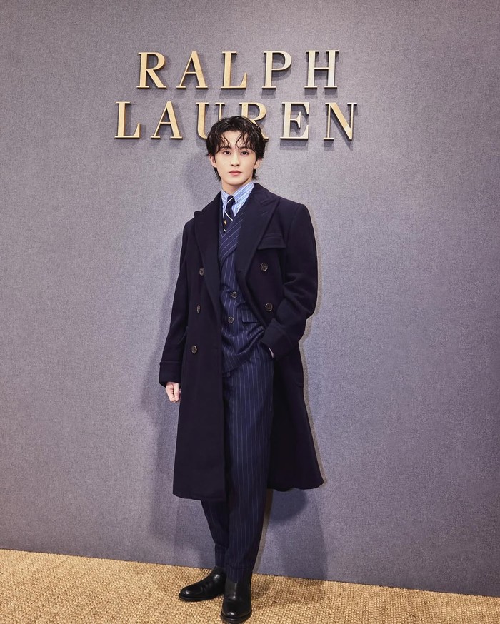 Sebagai duta merek Polo Ralph Lauren Korea, Mark NCT mendapat kehormatan untuk datang serta menyaksikan langsung Ralph Lauren mempersembahkan koleksi Ralph Lauren Fall 26 di MFW. / Foto: instagram.com/onyourm__ark
