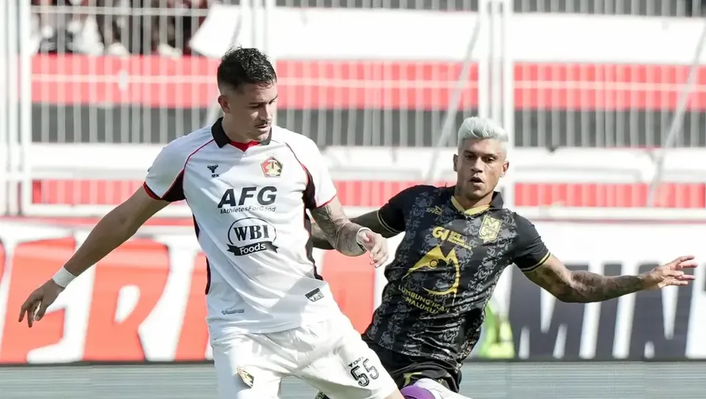 Dikepung 6 Bek Persik, Ciro Alves Cetak Gol Indah