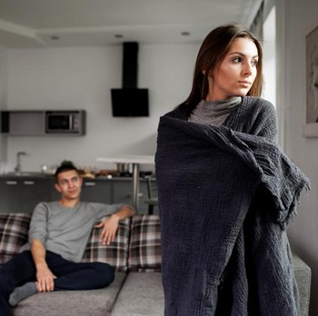 Nggak Semua Bentuk Perhatian Itu Cinta! Ini 3 Tanda Abuse yang Sering Salah Dimengerti