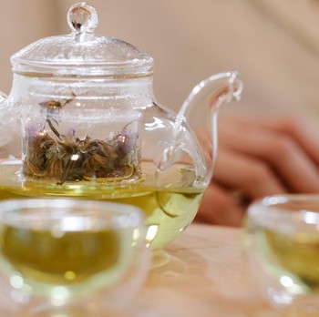 5 Kelompok Orang yang Sebaiknya Tidak Minum Teh Hijau, Kamu Termasuk?