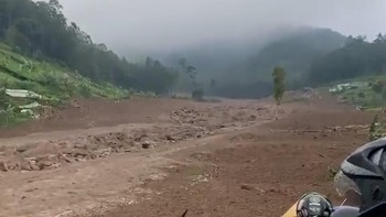 Penampakan Longsor di Cisarua Bandung Barat, 30 Rumah Terdampak