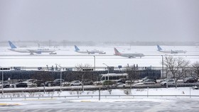 8.000 Penerbangan Dibatalkan Imbas Badai Salju Ekstrem di AS