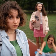 6 Ciri Orang yang Pura-Pura Setuju tapi Suka Ngomongin di Belakang