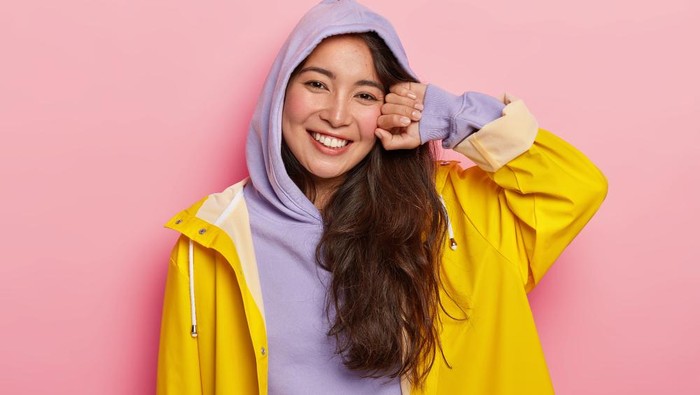 7 Rahasia Perawatan Rambut Berhijab agar Tetap Sehat saat Cuaca Lembap