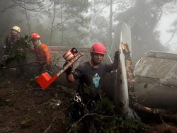 Kesaksian Anggota Mapala Evakuasi Black Box ATR 42-500 dari Pohon Bulusaraung