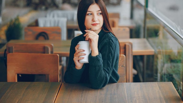 Sering Jajan Kopi Takeaway? Ketahui Bahaya Mikroplastik Masuk ke Tubuh!