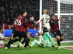 Video Liverpool Tumbang Dramatis gegara Lemparan Super Bournemouth