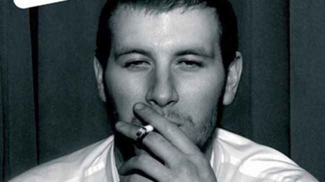 Renungan Pria di Sampul Album Ikonik Arctic Monkeys: Kesuksesan Segila Ini Tak Akan Terulang Lagi