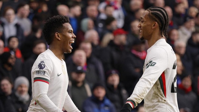 Chelsea naik ke peringkat keempat klasemen menggeser Liverpool usai menang 3-1 atas Crystal Palace di Selhurst Park pada pekan ke-23 Liga Inggris.