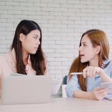 5 Kalimat yang Bikin Kamu Nggak Dianggap Serius dan Alternatif yang Lebih Baik