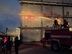 Detik-detik Kebakaran Intan Market Sintang, Berawal dari Lantai 2