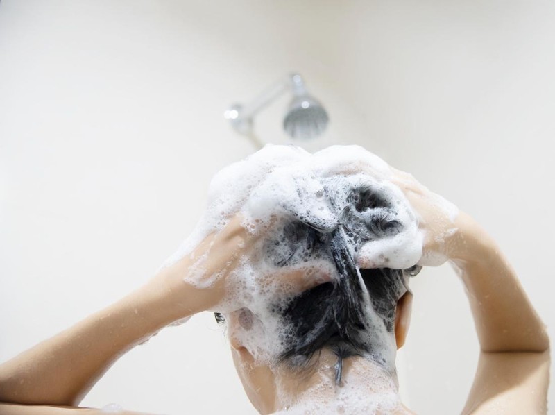 Apakah Perlu Lakukan Perawatan Rambut Sebelum Keramas? Begini Penjelasannya