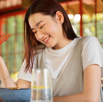 Suka Makan Sendirian? Ini 5 Manfaatnya untuk Kesehatan Mental