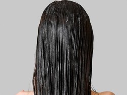 Cukup 3 Bahan Alami untuk DIY Masker Rambut Kering dan Berketombe