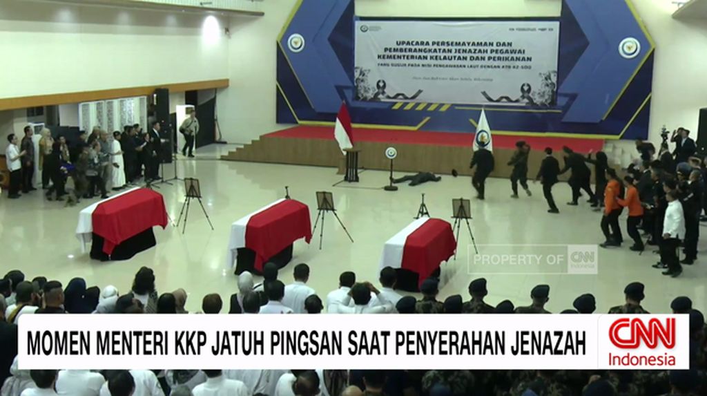 VIDEO: Menteri Trenggono Jatuh Pingsan Saat Upacara Penyerahan Jenazah