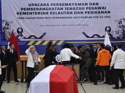 Menteri KKP Pingsan Saat Upacara Penghormatan Korban Pesawat ATR 42-500