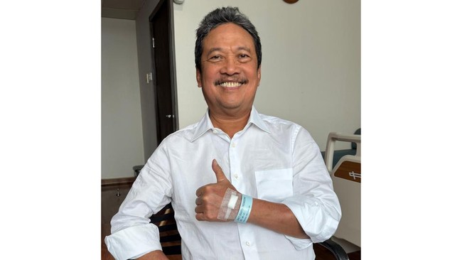 Menteri Kelautan dan Perikanan (KKP) Sakti Wahyu Trenggono mengaku dirinya pingsan karena kelelahan saat melepas jenazah tiga pegawai KKP.