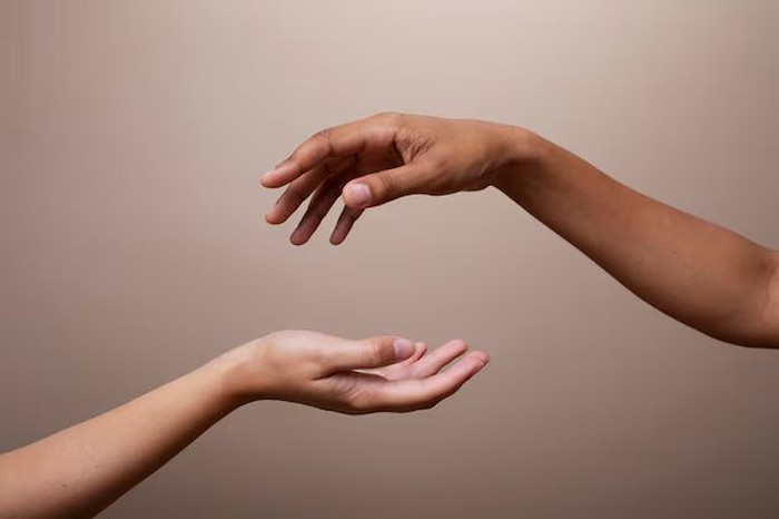 Bagian tangan dalam tes kepribadian ini menunjukkan kamu sosok hangat dan peduli pada orang lain. Kamu mudah memberi, tetapi tetap perlu menjaga batas diri. Hasil ini sering muncul dalam tes ilusi optik bertema empati.