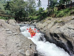 Memacu Adrenalin di Wahana Arung Jeram Sungai Gelar Jembrana