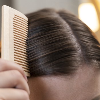 Kenali 8 Penyebab Rambut Lepek dan Cara Merawatnya