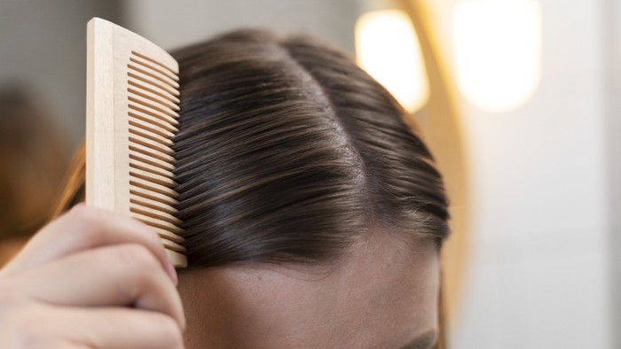 Kenali 8 Penyebab Rambut Lepek dan Cara Merawatnya