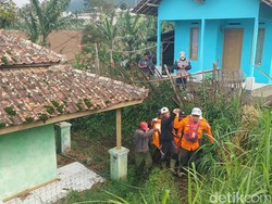 11 Jasad Ditemukan, 79 Orang Terdampak Longsor Cisarua Masih Dicari