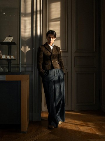 Simak 5 Gaya Mingyu SEVENTEEN Hadiri Dior Winter 2026-2027 Show, Jadi Pusat Perhatian