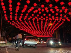 1.000 Lampion Mulai Hiasi Jalan Suprapto Pontianak Sambut Imlek-Cap Go Meh