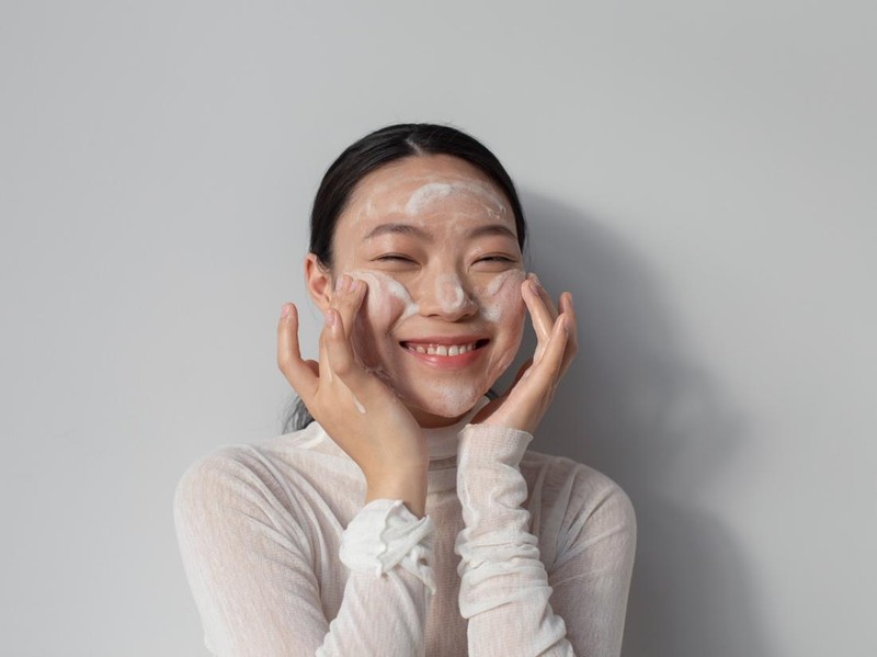 Jangan Langsung Dibuang! Ini Manfaat Air Cucian Beras untuk Kulit Wajah