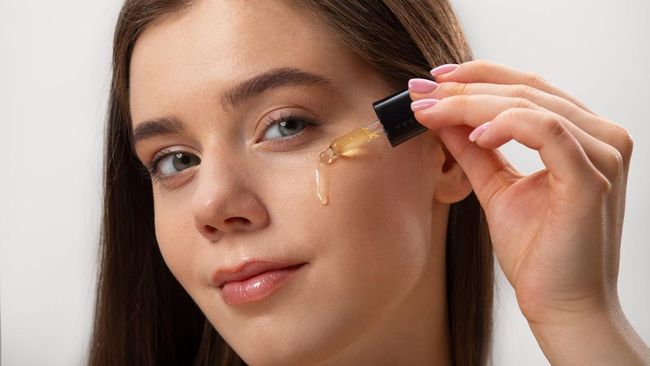 Ini Cara Pakai Eye Cream yang Tepat Agar Dapat Hasil Maksimal Menurut Ahli