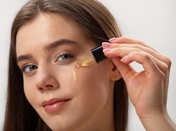 Ini Cara Pakai Eye Cream yang Tepat Agar Dapat Hasil Maksimal Menurut Ahli