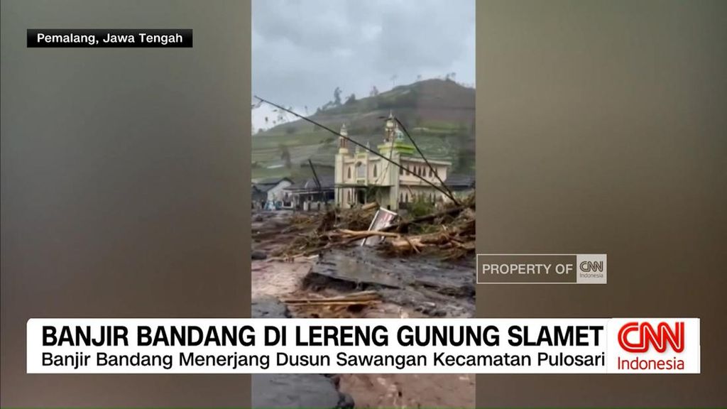 VIDEO: Banjir Bandang Terjang Lereng Gunung Slamet