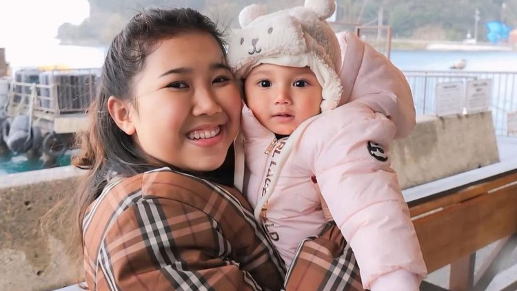 5 Potret Cantiknya Wajah Kayya Anak Kiky Saputri