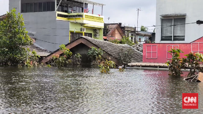Memasuki hari keempat, banjir masih merendam sejumlah wilayah di Kelurahan Periuk, Kecamatan Periuk, Kota Tangerang.