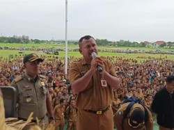 Ribuan PPPK Kupang Tolak Rencana Potong Gaji 50 Persen