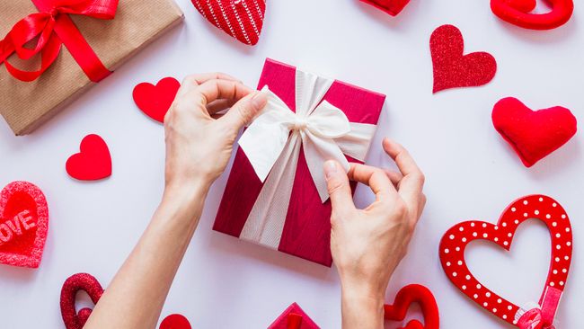 Ide Kado Valentine untuk Pasangan LDR yang Bikin Terasa Dekat