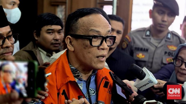 Mantan Wamenaker Imanuel Ebenezer meminta pimpinan KPK dihadirkan dalam sidang kasus dugaan pemerasan dan gratifikasi terkait pengurusan sertifikasi K3.