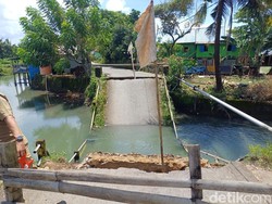 Jembatan Penghubung Antardesa di Pangkep Ambruk Usai Dilewati Truk Muat Tanah