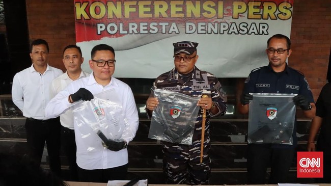 Pria berinisial ASR ditangkap di Bali karena menjual senjata api ilegal. Ia adalah anggota Komcad dan dijerat dengan Pasal 306 KUHP.