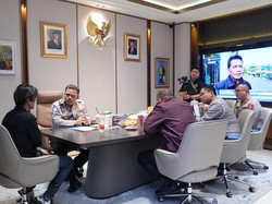 Bertemu Kakorlantas, Sopir Truk Cerita Aksi Viral Kawal Mobil Jalan Sendiri di Tol